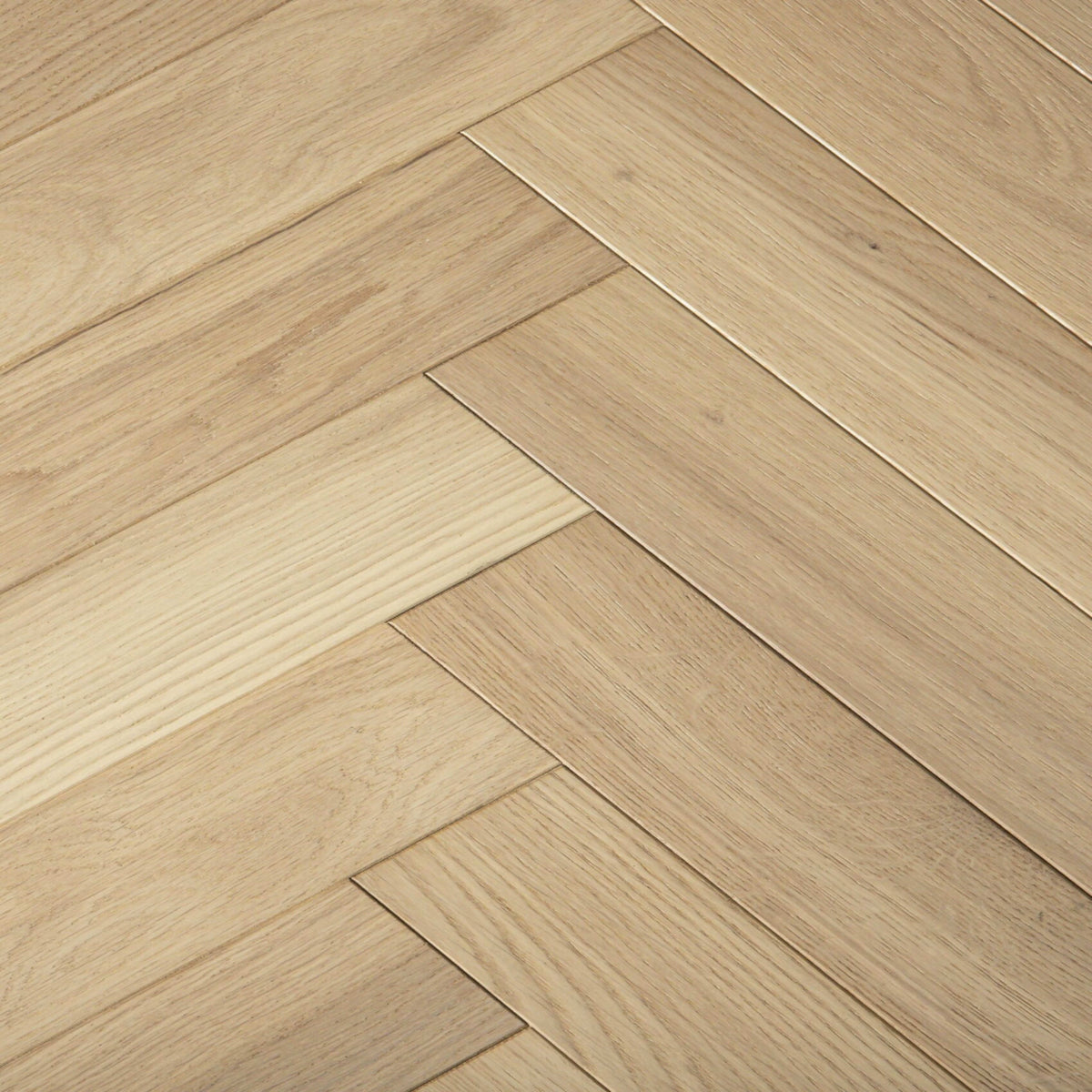 Riva Quartz in Crystal Hardwood