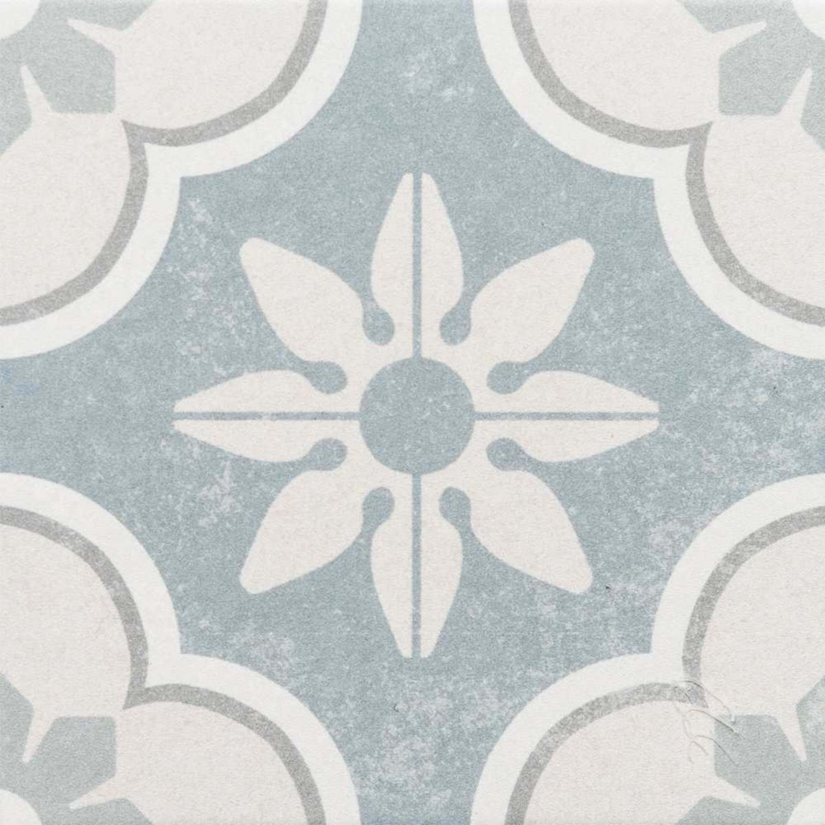 Hamptons Decor in Montauk Tile