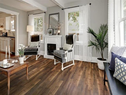 Novella in Hawthorne Oak