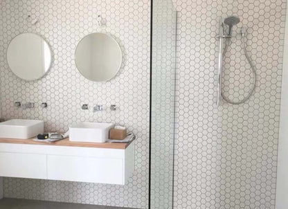 Hexagon in White 1x1