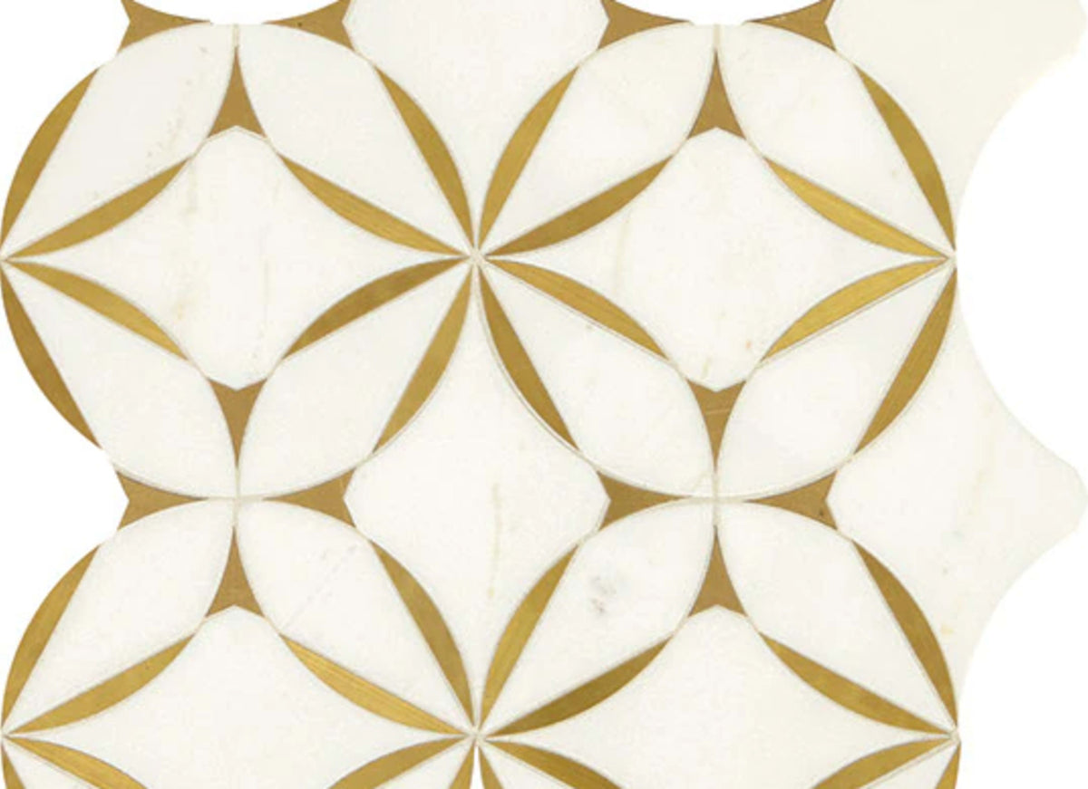 Lavaliere in Thassos White/ Brass Blossom