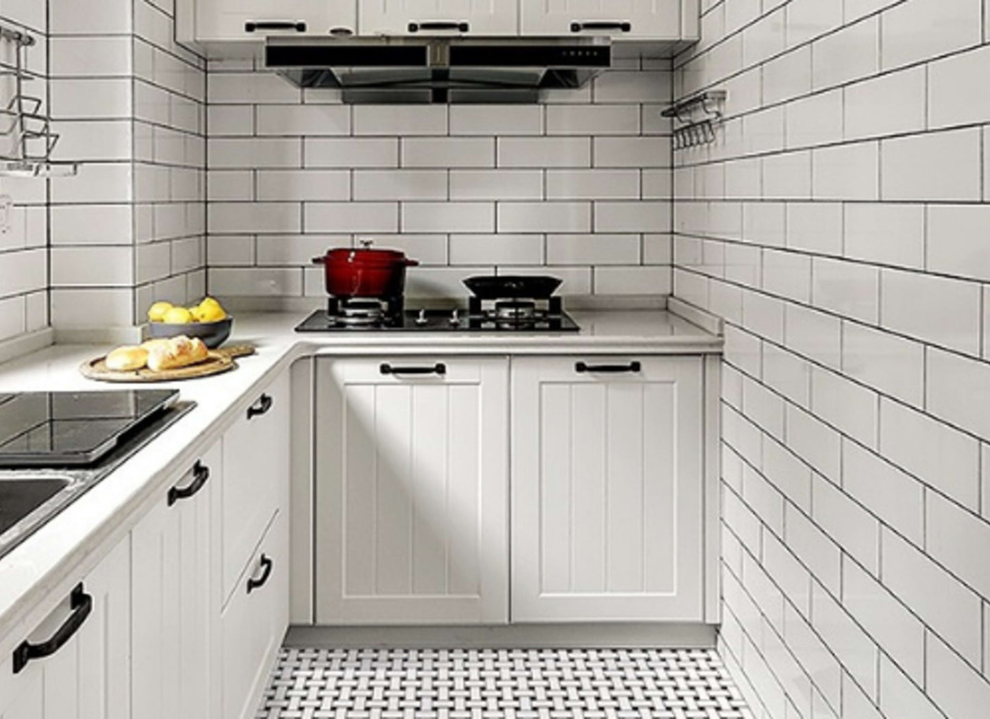 Basket Weave in Trenza White Carrara  Black Dot