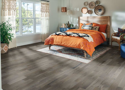 Natural Forest Oak Solid in Pebble Gray 5"