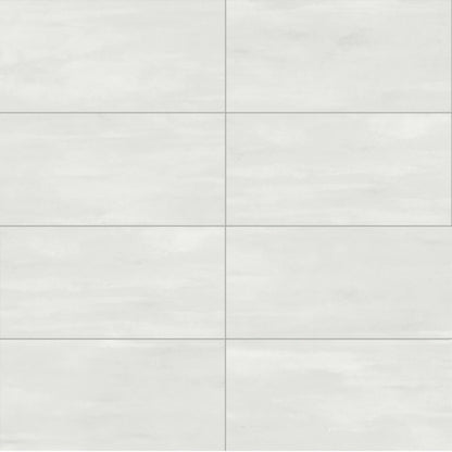 Reflexion in Bright Tile