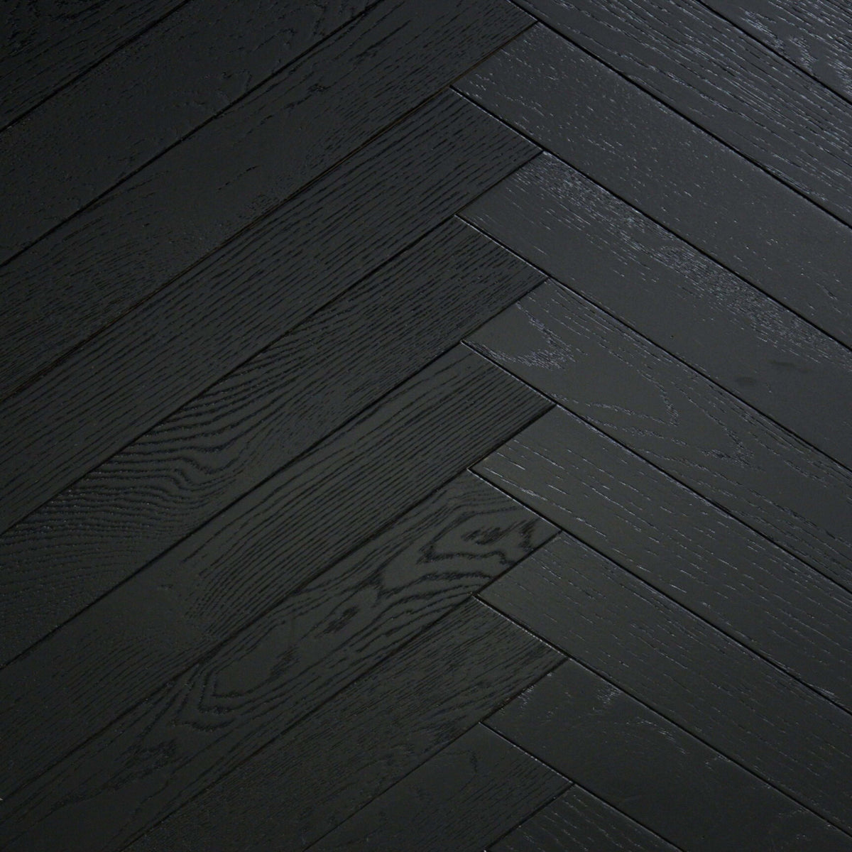 Riva Quartz in Black Hardwood