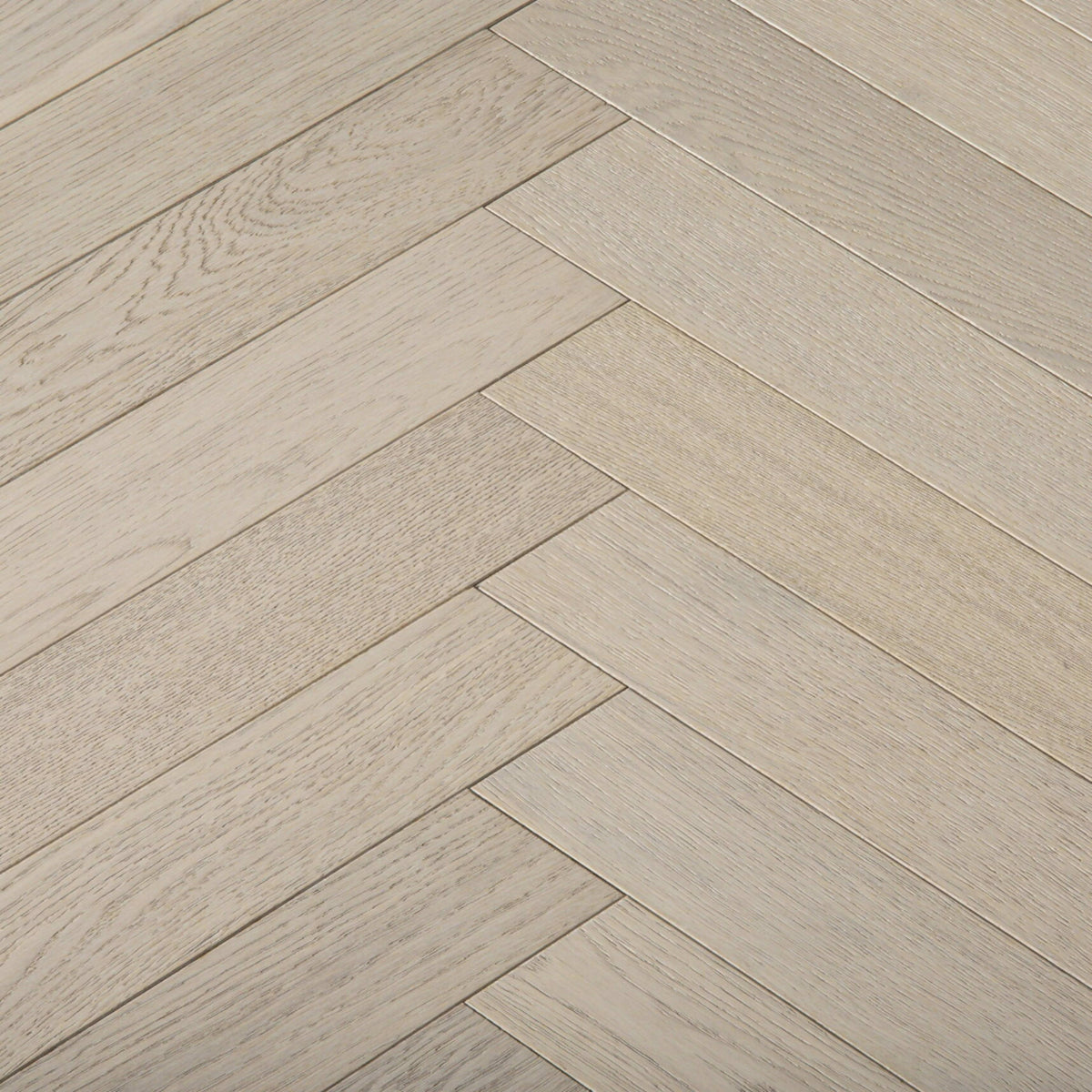 Riva Quartz in Pearl Hardwood
