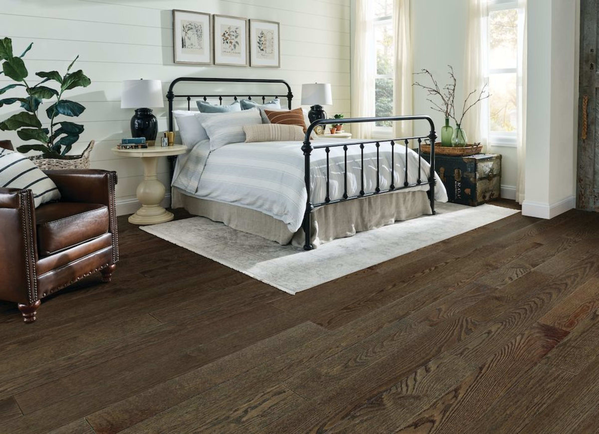 Timberbrushed Red Oak Solid in Changing Season 5"