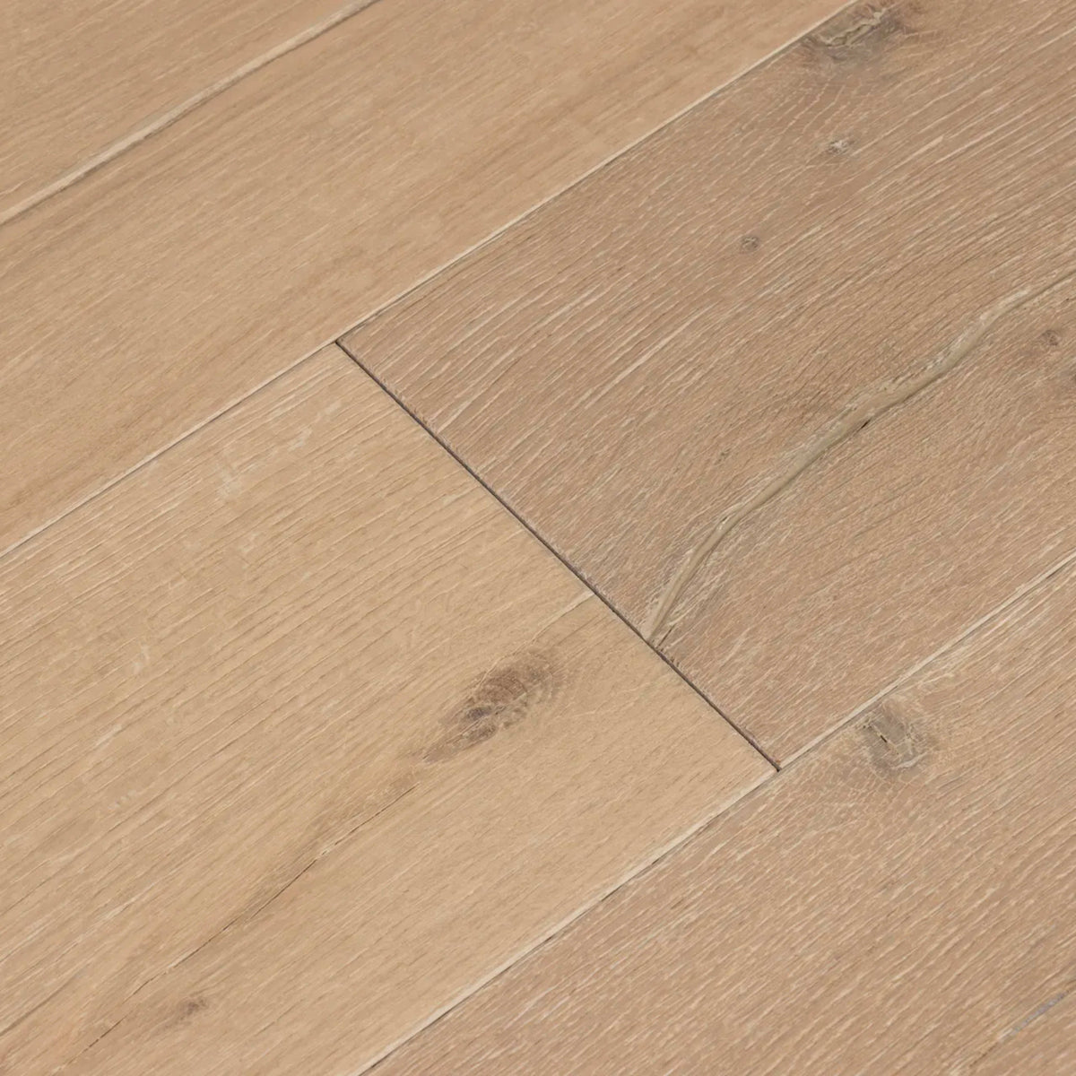 Whiskey & Wine in Chilled Whiskey Hardwood