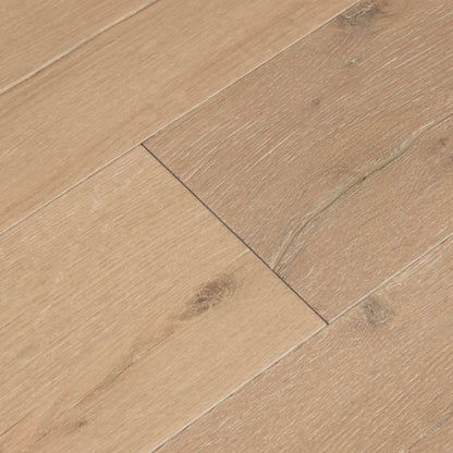 Whiskey & Wine in Chilled Whiskey Hardwood
